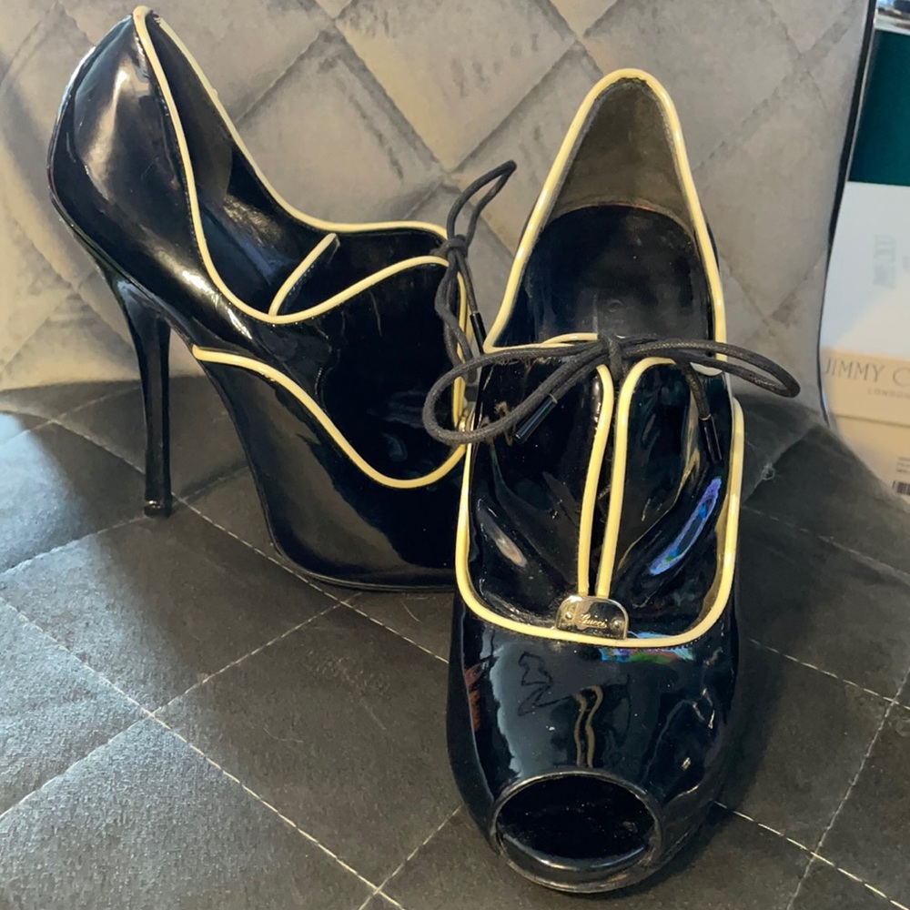 Beautiful vintage Gucci patent heels